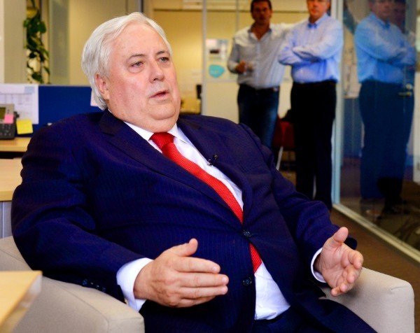 Clive Palmer pledges to axe payroll tax in Queensland