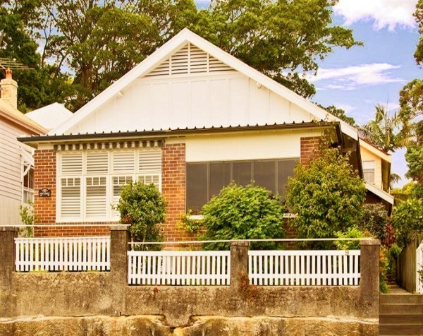 Mosman four-bedroom home sold $320,000 above reserve as Sydney buyers flock to auctions despite election day distraction