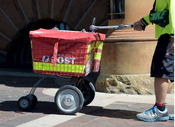 Licensed post offices say Australia Post’s $9 parcel pick-up fee will cause “angst”