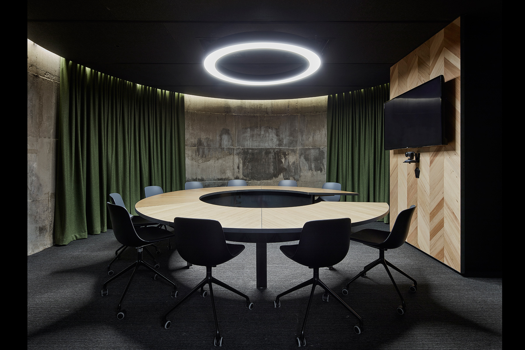 Slack-Melbourne-silo-room-lr