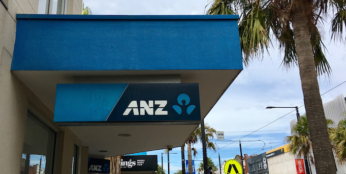 Hundreds of ANZ customers lose access to post office banking after corporate stand-off ends in tears